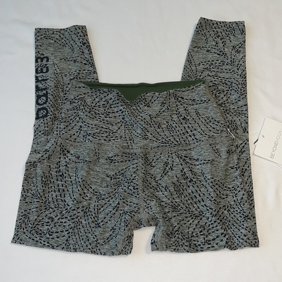 Beyond Yoga Spacedye Walk And Talk High Waisted Capri Legging Sz XS - Picture 1 of 14